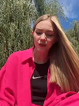 MilaMoone online show from September 18, 7:32 am