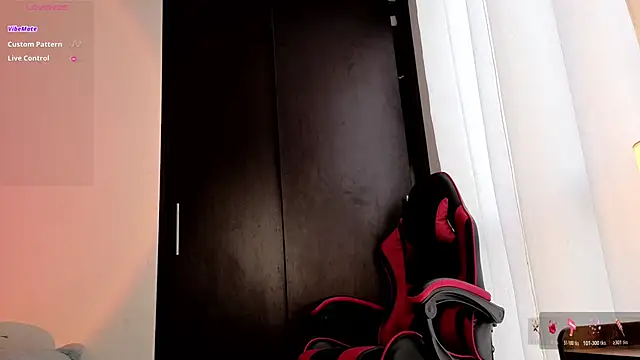 Snapshot of heylovelygirl chatting on February 9, 12:53 pm heylovelygirl online show from February 9, 12:53 pm