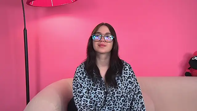 Snapshot of AnneAvery chatting on October 18, 8:37 am AnneAvery online show from October 18, 8:37 am