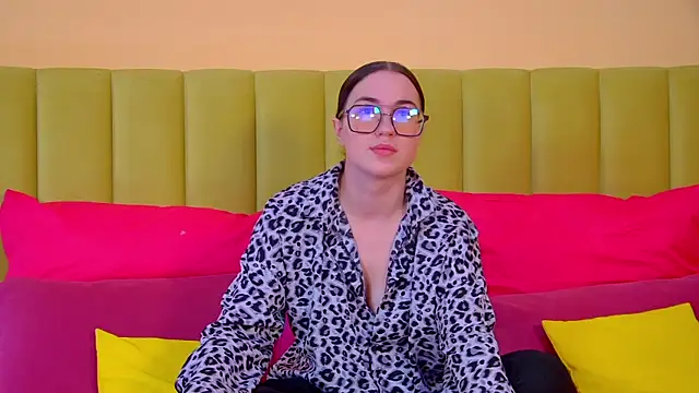 Snapshot of AnneAvery chatting on October 19, 6:47 am AnneAvery online show from October 19, 6:47 am