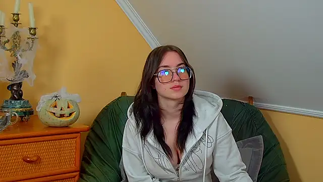 Snapshot of AnneAvery chatting on October 31, 6:25 am AnneAvery online show from October 31, 6:25 am