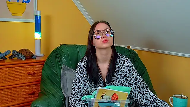 Snapshot of AnneAvery chatting on November 21, 6:23 am AnneAvery online show from November 21, 6:23 am