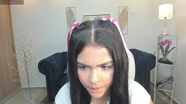 Snapshot of Mila_blaze chatting on November 3, 12:24 am Mila blaze online show from November 3, 12:24 am