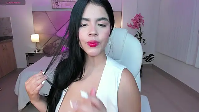 Snapshot of Mila_blaze chatting on November 28, 6:49 am Mila blaze online show from November 28, 6:49 am