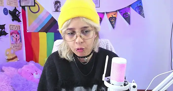 NekoWaifu online show from October 25, 1:18 pm