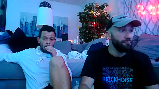 Snapshot of versatilevortex chatting on September 16, 1:06 am versatilevortex online show from September 16, 1:06 am