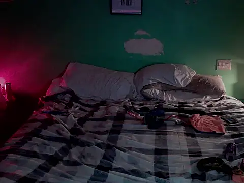 Snapshot of versatilevortex chatting on October 3, 3:14 am versatilevortex online show from October 3, 3:14 am