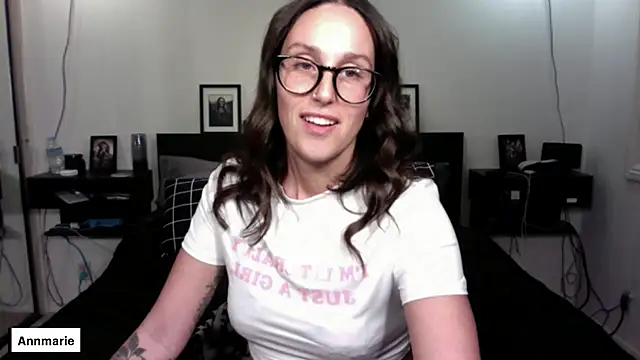 Snapshot of annmarieferrara chatting on December 5, 3:37 am annmarieferrara online show from December 5, 3:37 am