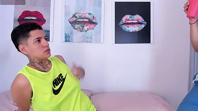 Snapshot of Girls_inlove chatting on September 27, 11:48 am Girls inlove online show from September 27, 11:48 am