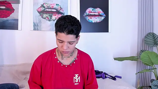 Snapshot of Girls_inlove chatting on October 8, 11:52 am Girls inlove online show from October 8, 11:52 am