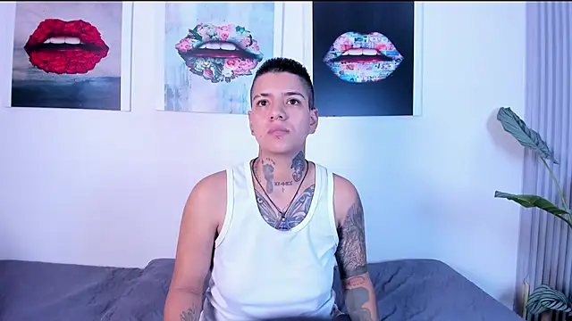 Snapshot of Girls_inlove chatting on November 14, 11:53 am Girls inlove online show from November 14, 11:53 am