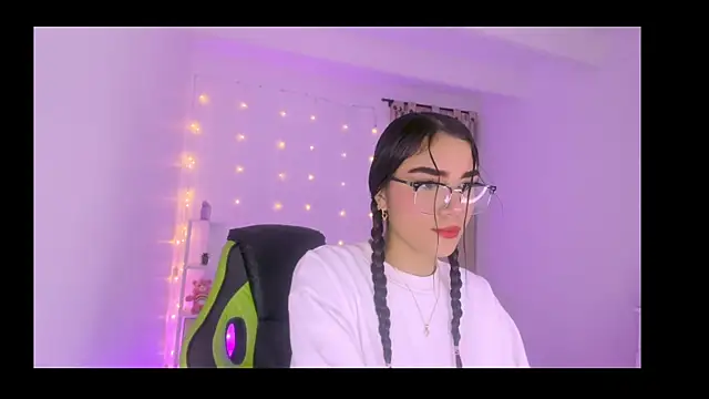 ashlysmith 01 online show from December 4, 4:00 am