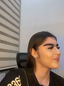 Snapshot of SofiaFontaiine chatting on November 20, 4:12 am SofiaFontaiine online show from November 20, 4:12 am