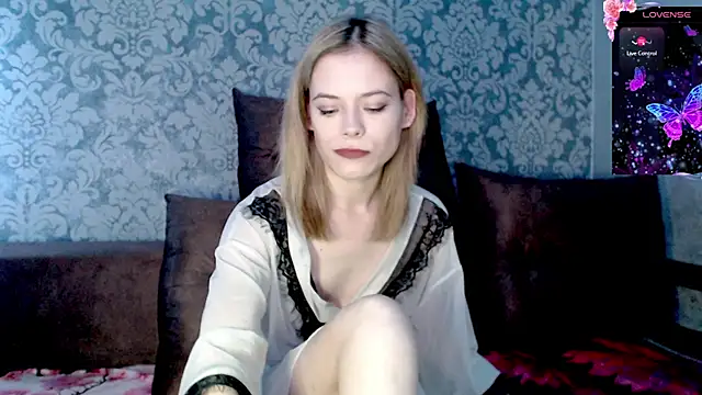 Snapshot of Kate__Loves chatting on December 17, 7:31 pm Kate Loves online show from December 17, 7:31 pm