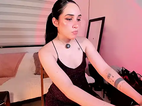 SarahCastillo  online show from December 4, 1:59 am