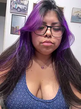 Snapshot of Lunarebelde chatting on December 2, 3:01 am Lunarebelde online show from December 2, 3:01 am