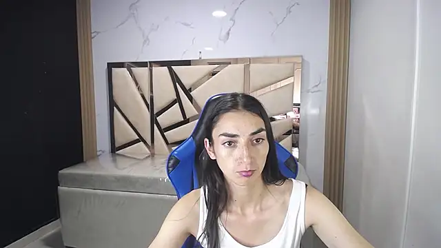 Snapshot of Maily_a_ chatting on November 19, 2:55 am Maily a online show from November 19, 2:55 am