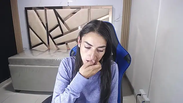 Snapshot of Maily_a_ chatting on November 30, 2:48 am Maily a online show from November 30, 2:48 am