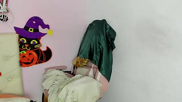 Yuni kim online show from October 31, 2:18 pm