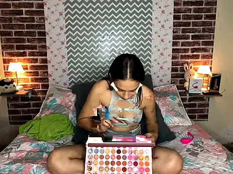 Snapshot of KaMila_M00N chatting on September 22, 1:46 pm KaMila M00N online show from September 22, 1:46 pm