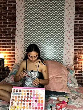 Snapshot of KaMila_M00N chatting on September 23, 4:32 pm KaMila M00N online show from September 23, 4:32 pm