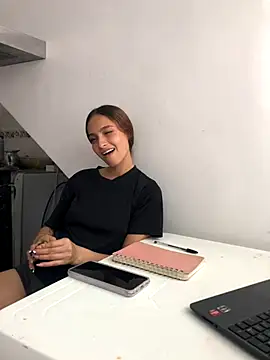 Snapshot of KaMila_M00N chatting on November 18, 7:29 pm KaMila M00N online show from November 18, 7:29 pm