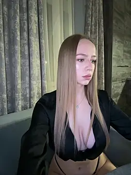 Snapshot of MissOyee chatting on November 13, 8:08 pm MissOyee online show from November 13, 8:08 pm