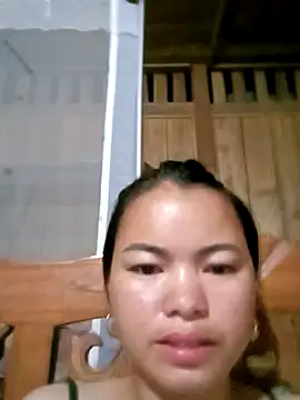 Snapshot of emly-xinh18 chatting on September 16, 1:56 pm emly-xinh18 online show from September 16, 1:56 pm