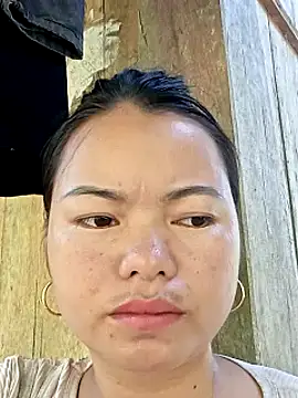 Snapshot of emly-xinh18 chatting on September 17, 5:53 am emly-xinh18 online show from September 17, 5:53 am