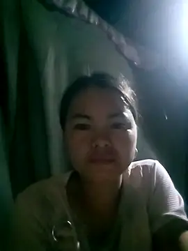 Snapshot of emly-xinh18 chatting on September 19, 1:45 pm emly-xinh18 online show from September 19, 1:45 pm