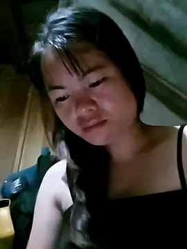 Snapshot of emly-xinh18 chatting on October 6, 7:22 pm emly-xinh18 online show from October 6, 7:22 pm