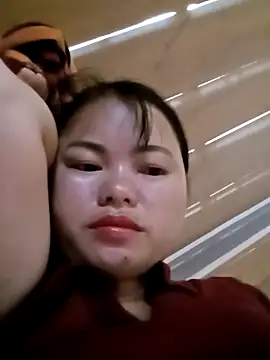 Snapshot of emly-xinh18 chatting on October 8, 6:11 am emly-xinh18 online show from October 8, 6:11 am