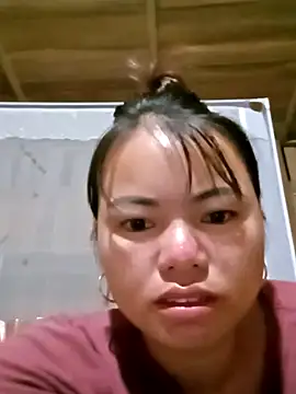 Snapshot of emly-xinh18 chatting on October 27, 12:20 pm emly-xinh18 online show from October 27, 12:20 pm