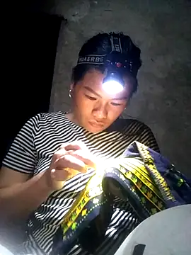 Snapshot of Qinjid002 chatting on October 13, 1:22 pm Qinjid002 online show from October 13, 1:22 pm