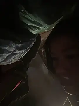 Snapshot of Qinjid002 chatting on November 23, 5:40 am Qinjid002 online show from November 23, 5:40 am