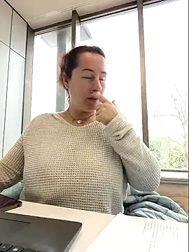 bichota85 online show from March 30, 9:43 am