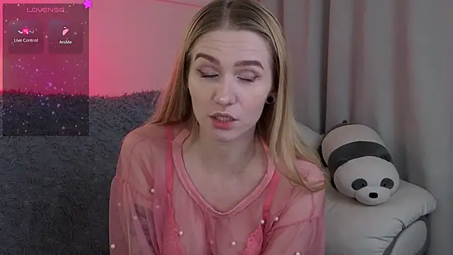 Snapshot of Ange_Lus chatting on November 19, 2:28 pm Ange Lus online show from November 19, 2:28 pm