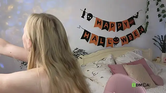 Snapshot of hey_Olivia chatting on October 19, 8:59 am hey Olivia online show from October 19, 8:59 am
