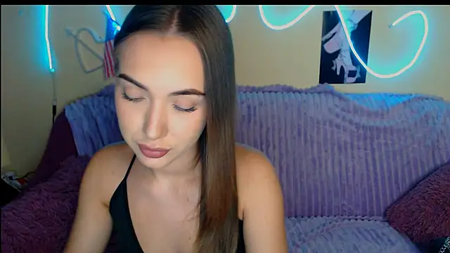 Snapshot of Mia_cutie77 chatting on September 20, 9:32 am Mia cutie77 online show from September 20, 9:32 am