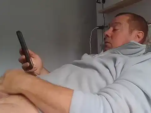 Snapshot of hugoboys4576 chatting on October 29, 11:23 am hugoboys4576 online show from October 29, 11:23 am