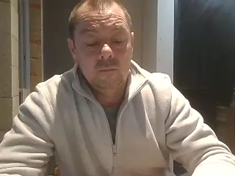 Snapshot of hugoboys4576 chatting on October 31, 3:57 pm hugoboys4576 online show from October 31, 3:57 pm