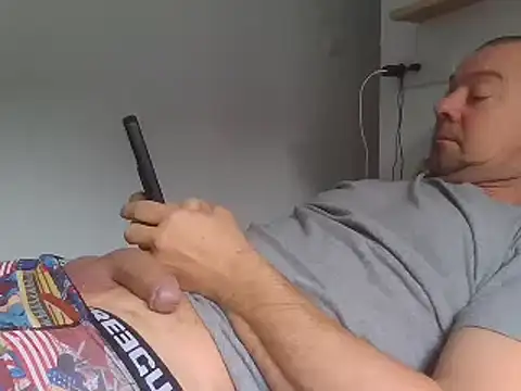 Snapshot of hugoboys4576 chatting on November 26, 11:22 am hugoboys4576 online show from November 26, 11:22 am