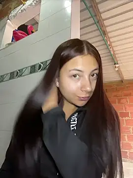 Snapshot of Karlee_Grey1 chatting on November 13, 9:36 pm Karlee Grey1 online show from November 13, 9:36 pm