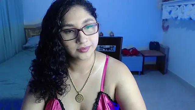 Snapshot of Gia_Dior chatting on September 29, 11:42 pm Gia Dior online show from September 29, 11:42 pm