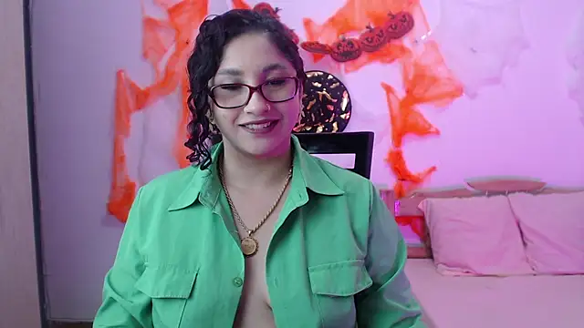 Snapshot of Gia_Dior chatting on October 13, 10:10 pm Gia Dior online show from October 13, 10:10 pm