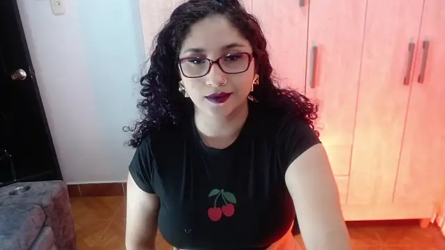 Snapshot of Gia_Dior chatting on October 24, 11:34 pm Gia Dior online show from October 24, 11:34 pm