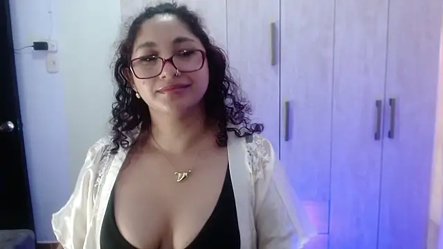 Snapshot of Gia_Dior chatting on October 29, 12:07 pm Gia Dior online show from October 29, 12:07 pm