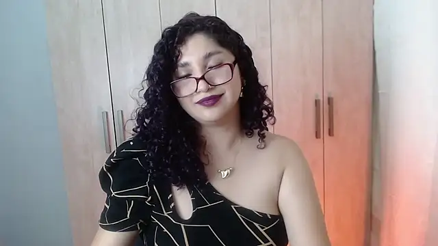 Snapshot of Gia_Dior chatting on October 30, 12:12 am Gia Dior online show from October 30, 12:12 am