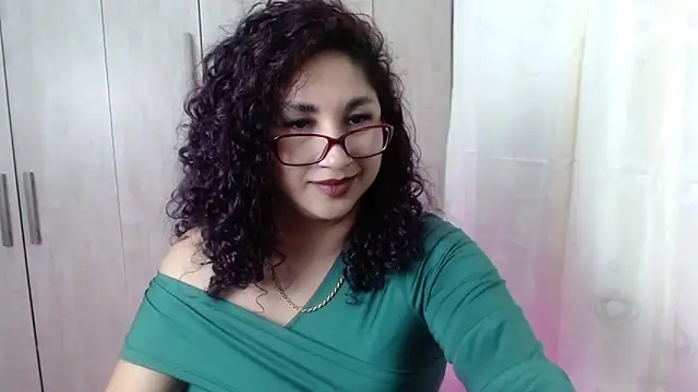 Snapshot of Gia_Dior chatting on November 13, 11:58 pm Gia Dior online show from November 13, 11:58 pm