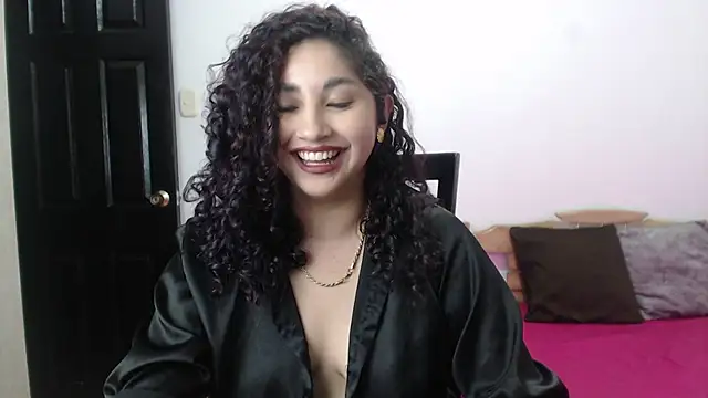 Snapshot of Gia_Dior chatting on November 21, 10:08 pm Gia Dior online show from November 21, 10:08 pm